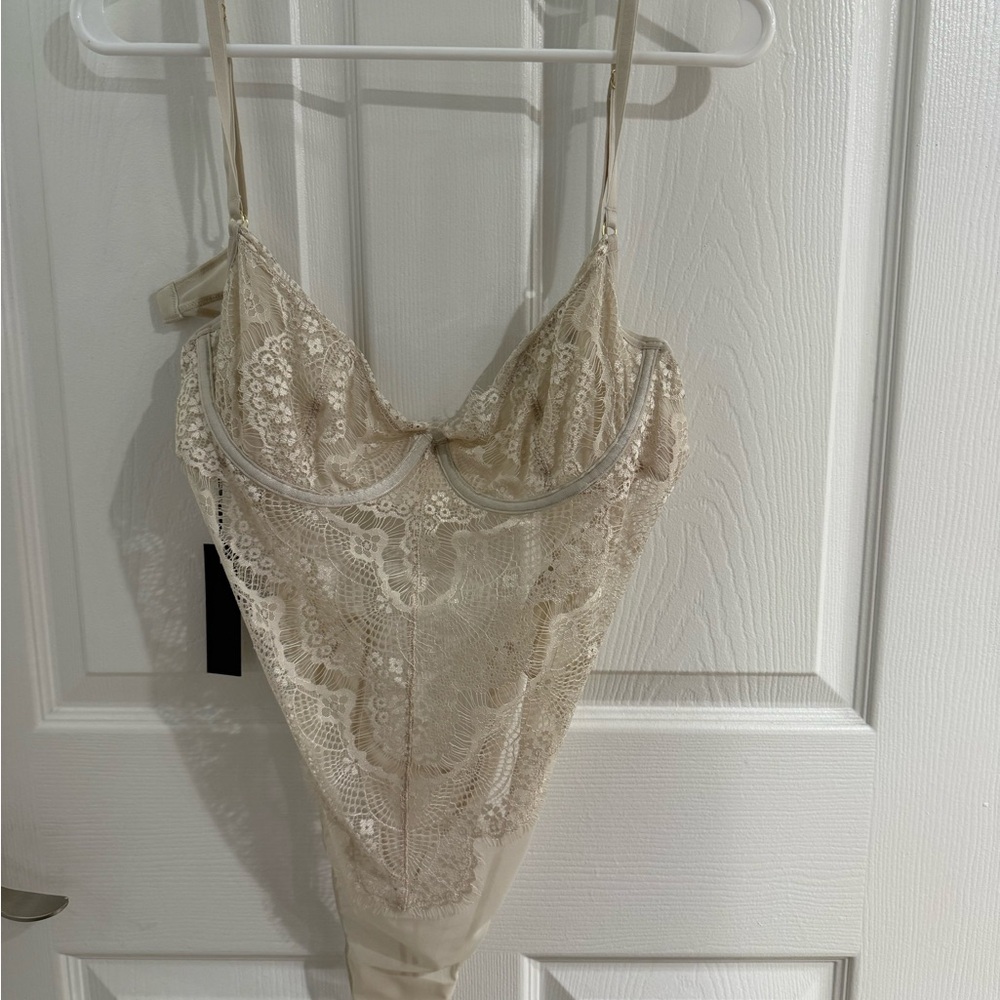 Aritzia Encore Lace Bodysuit in Cream
